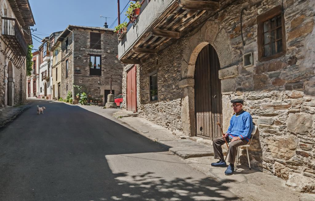 Casa De Abril 1 Pensionat San Cristobal de Valdueza Exteriör bild
