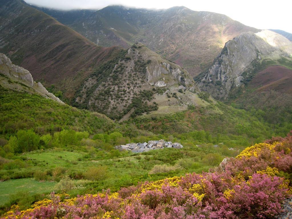 Casa De Abril 1 Pensionat San Cristobal de Valdueza Exteriör bild