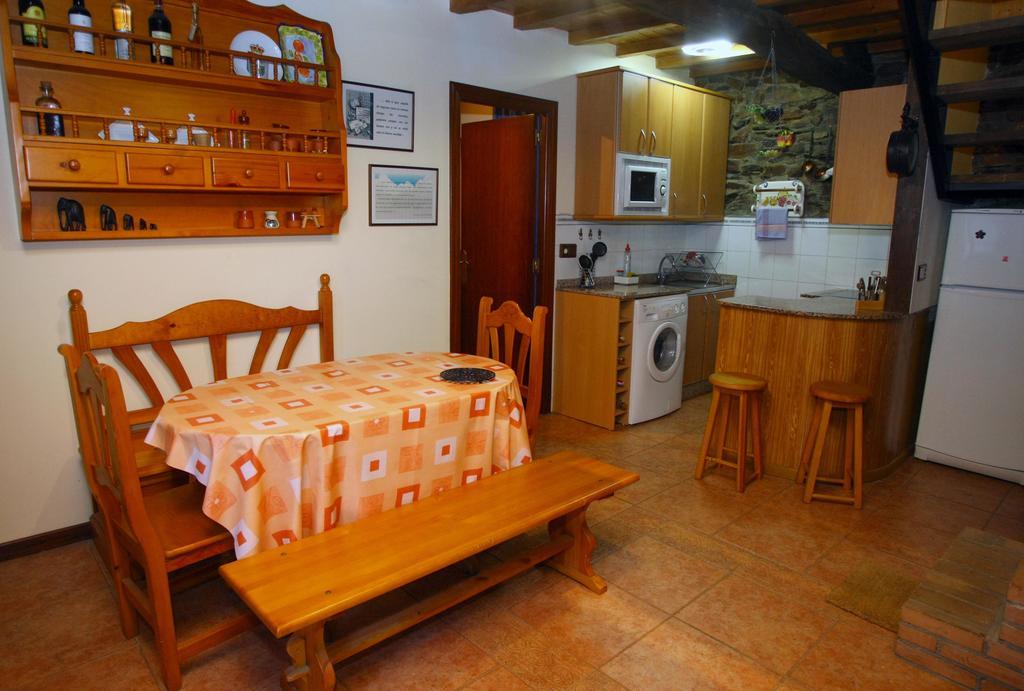 Casa De Abril 1 Pensionat San Cristobal de Valdueza Exteriör bild