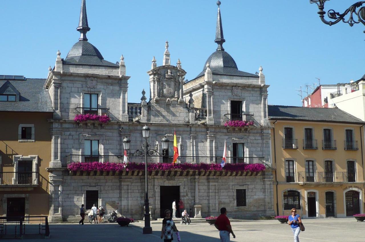 Casa De Abril 1 Pensionat San Cristobal de Valdueza Rum bild